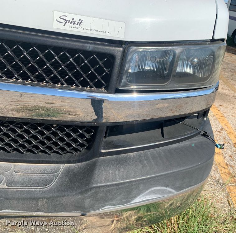 image for item JT9706 2015 Chevrolet  G4500  shuttle bus