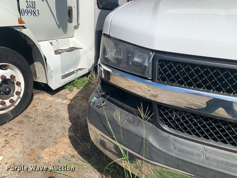 image for item JT9706 2015 Chevrolet  G4500  shuttle bus