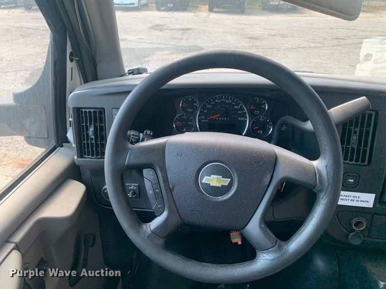 image for item JT9706 2015 Chevrolet  G4500  shuttle bus