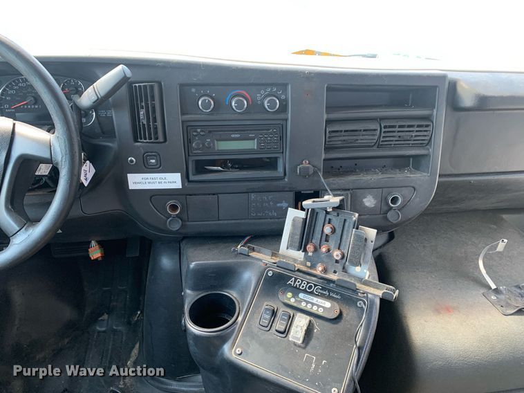 image for item JT9706 2015 Chevrolet  G4500  shuttle bus