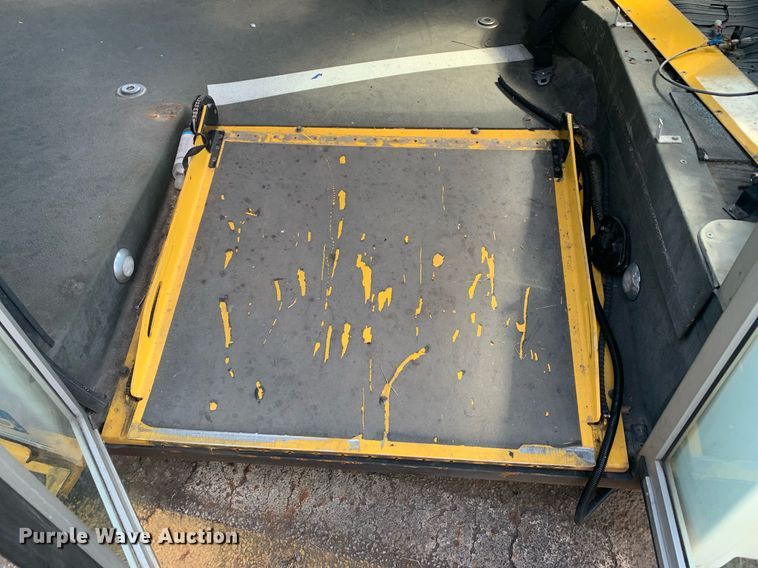 image for item JT9706 2015 Chevrolet  G4500  shuttle bus