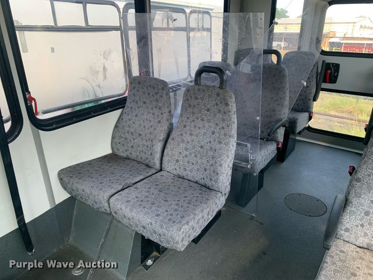 image for item JT9706 2015 Chevrolet  G4500  shuttle bus