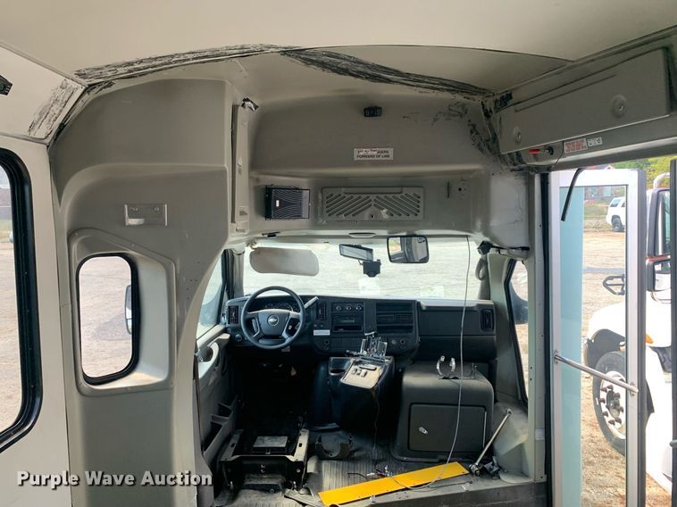 image for item JT9706 2015 Chevrolet  G4500  shuttle bus