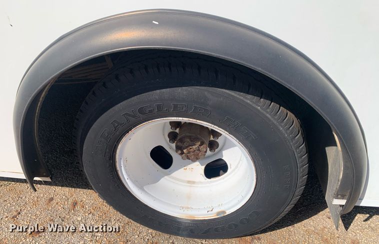 image for item JT9706 2015 Chevrolet  G4500  shuttle bus