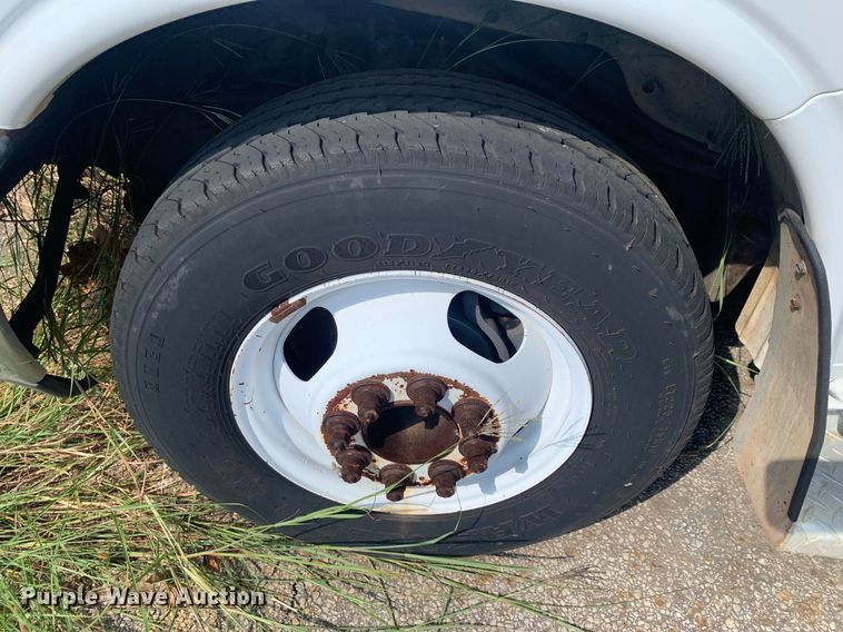 image for item JT9706 2015 Chevrolet  G4500  shuttle bus