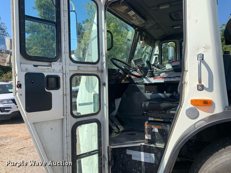 image for item JT9708 2015 Mack LEU633 refuse truck