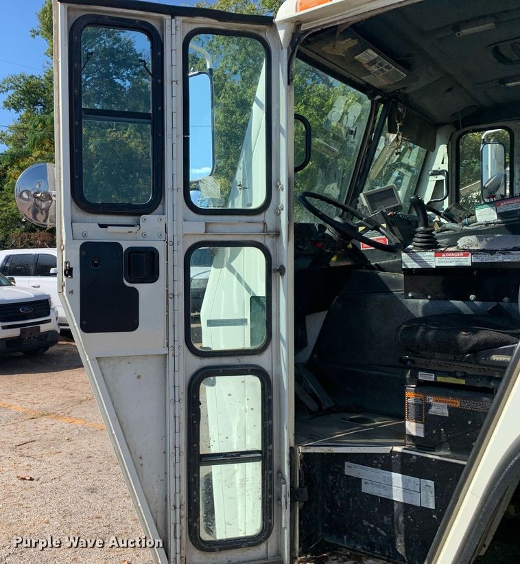 image for item JT9708 2015 Mack LEU633 refuse truck