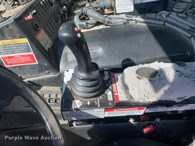 image for item JT9708 2015 Mack LEU633 refuse truck