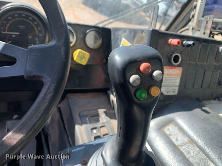 image for item JT9708 2015 Mack LEU633 refuse truck