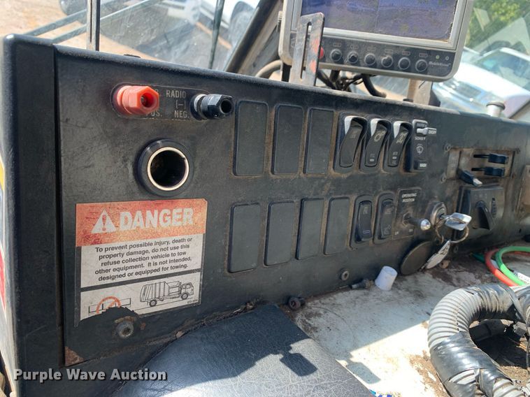 image for item JT9708 2015 Mack LEU633 refuse truck