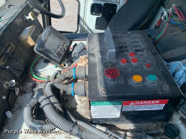 image for item JT9708 2015 Mack LEU633 refuse truck