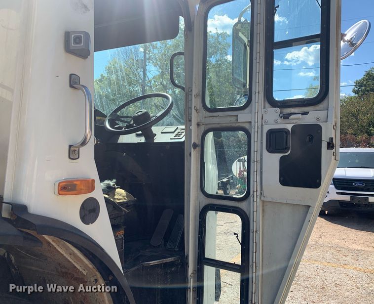 image for item JT9708 2015 Mack LEU633 refuse truck