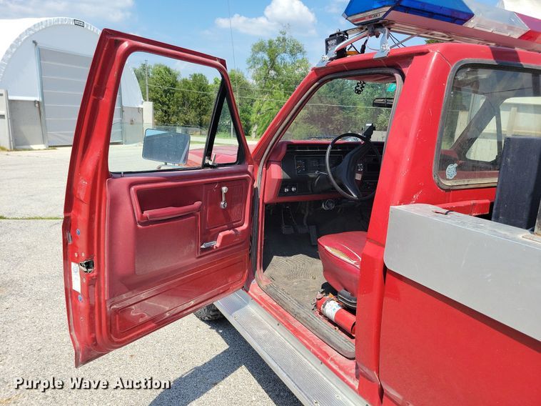 image for item KA9977 1982 Ford F350 brush fire truck