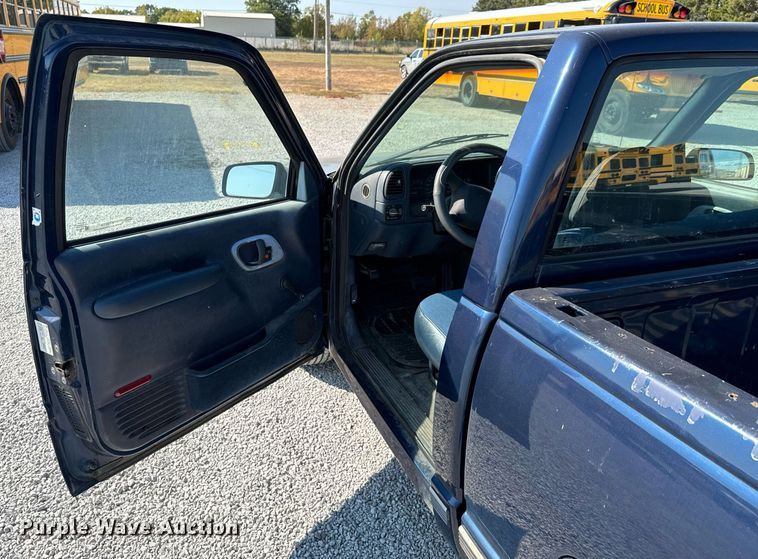 image for item KT9219 1998 GMC Sierra 1500 pickup truck