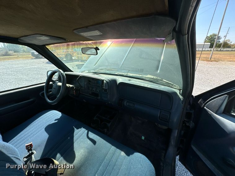 image for item KT9219 1998 GMC Sierra 1500 pickup truck