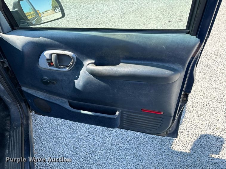 image for item KT9219 1998 GMC Sierra 1500 pickup truck