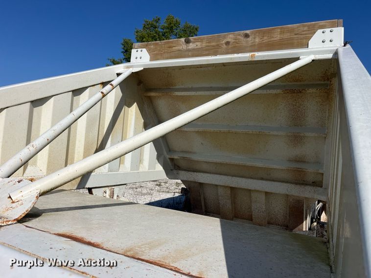 image for item LC9243 2013 Construction Trailer Specialist BDT 36 bottom dump trailer