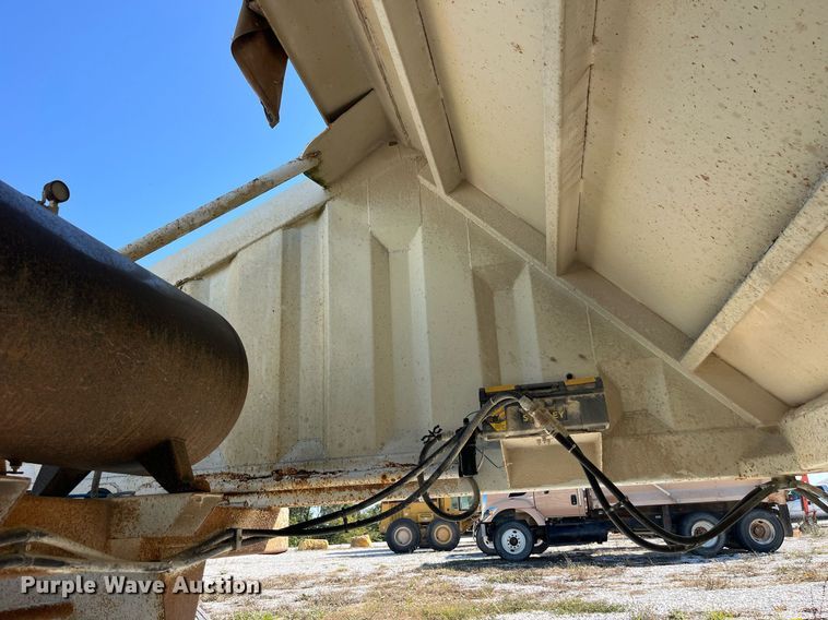 image for item LC9243 2013 Construction Trailer Specialist BDT 36 bottom dump trailer