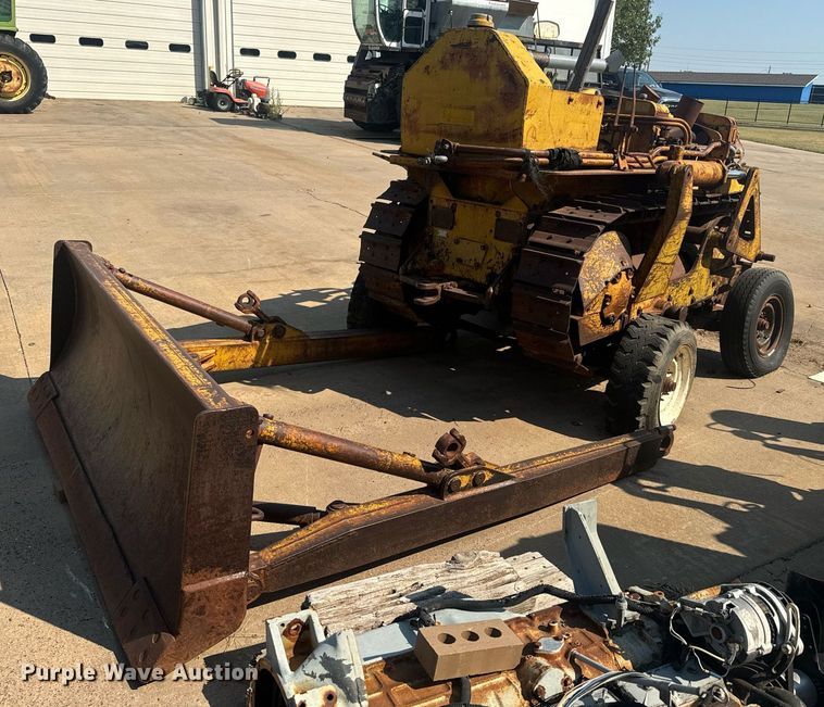 image for item MS9817 1952 Caterpillar D4 dozer