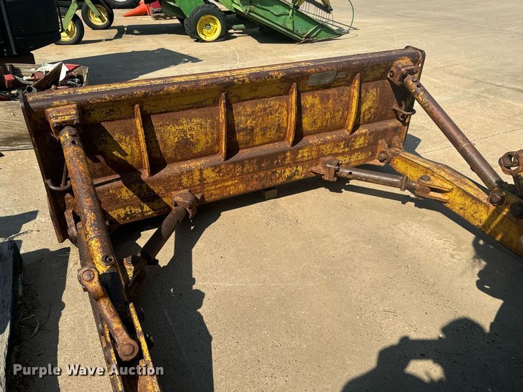 image for item MS9817 1952 Caterpillar D4 dozer