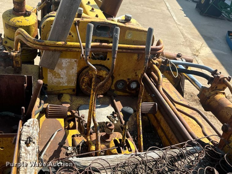 image for item MS9817 1952 Caterpillar D4 dozer