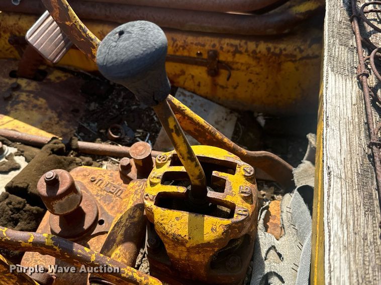 image for item MS9817 1952 Caterpillar D4 dozer