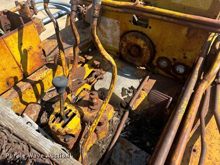 image for item MS9817 1952 Caterpillar D4 dozer