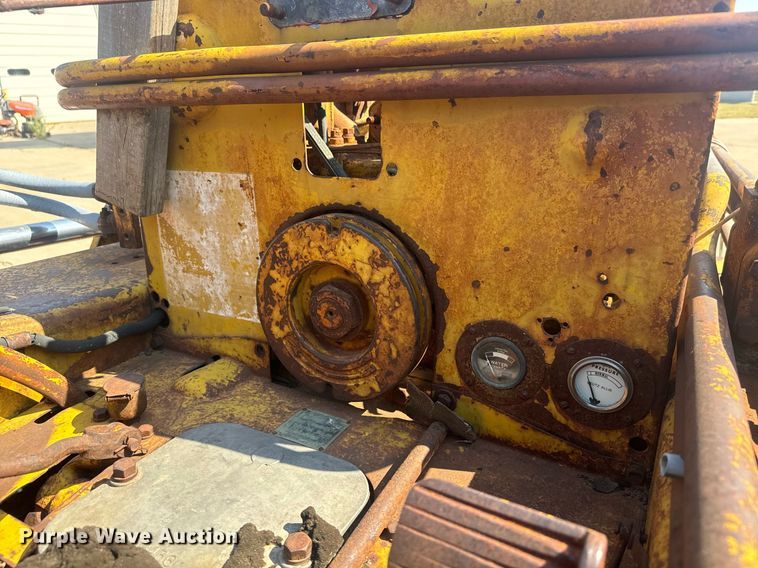 image for item MS9817 1952 Caterpillar D4 dozer