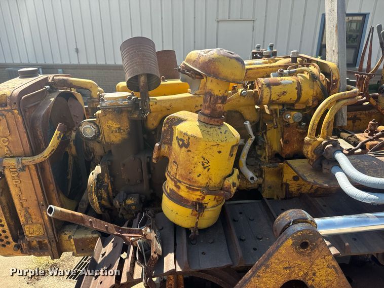 image for item MS9817 1952 Caterpillar D4 dozer