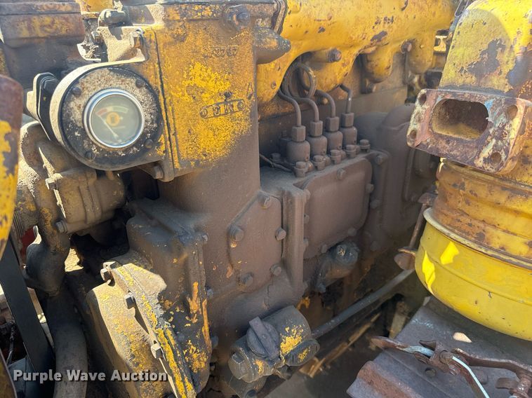 image for item MS9817 1952 Caterpillar D4 dozer