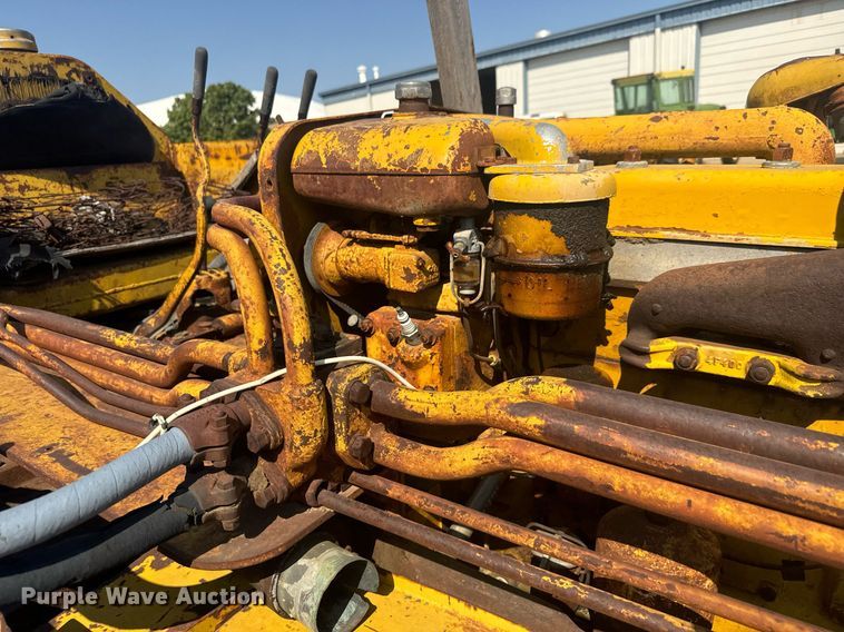 image for item MS9817 1952 Caterpillar D4 dozer