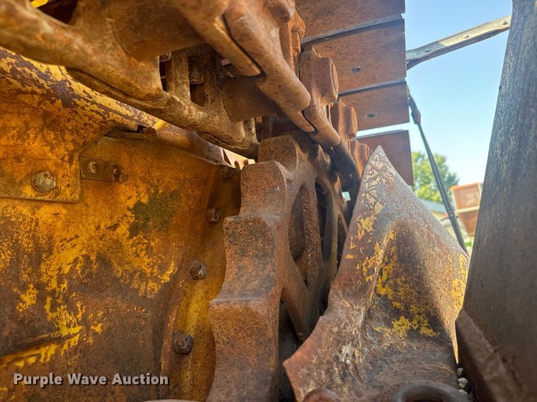 image for item MS9817 1952 Caterpillar D4 dozer