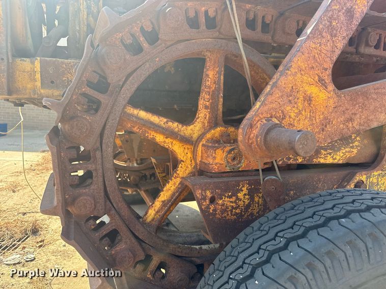 image for item MS9817 1952 Caterpillar D4 dozer