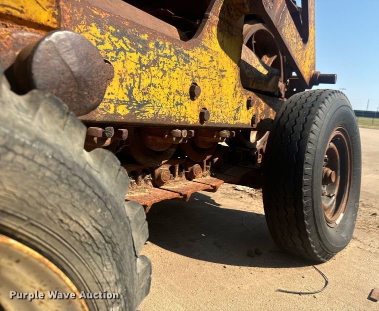 image for item MS9817 1952 Caterpillar D4 dozer