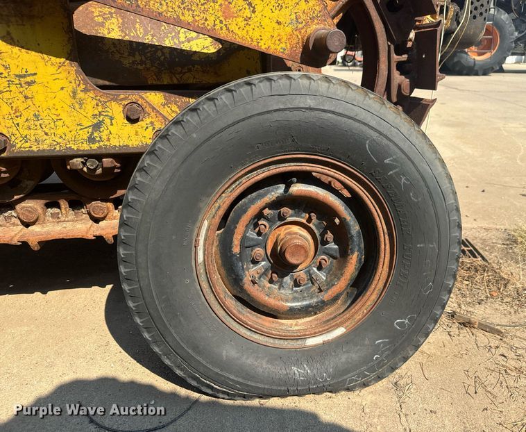 image for item MS9817 1952 Caterpillar D4 dozer