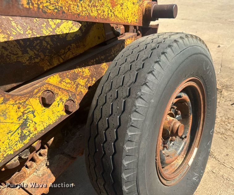 image for item MS9817 1952 Caterpillar D4 dozer