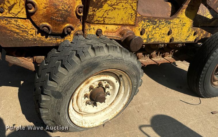 image for item MS9817 1952 Caterpillar D4 dozer