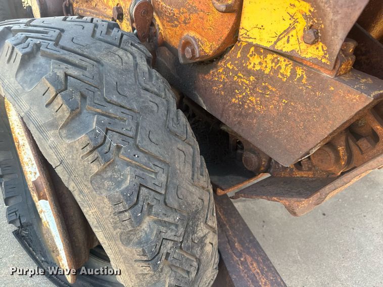 image for item MS9817 1952 Caterpillar D4 dozer