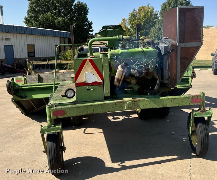 image for item MS9820 John Deere  800 swather / windrower