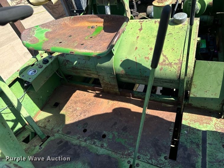 image for item MS9820 John Deere  800 swather / windrower