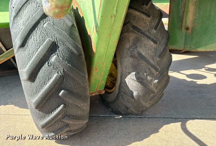image for item MS9820 John Deere  800 swather / windrower