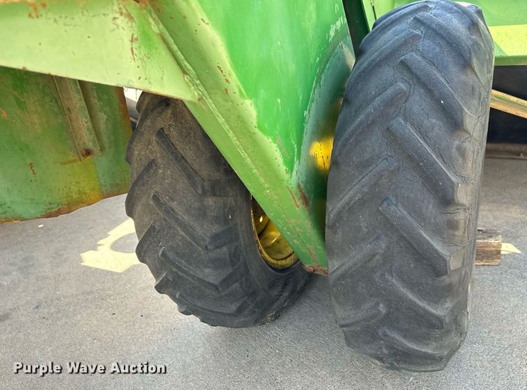 image for item MS9820 John Deere  800 swather / windrower