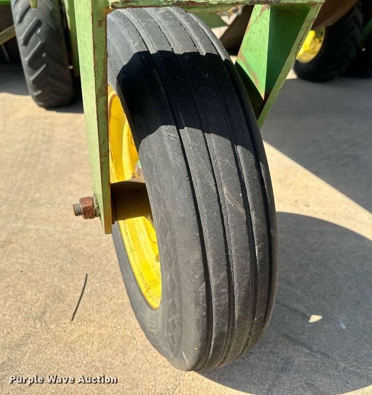 image for item MS9820 John Deere  800 swather / windrower