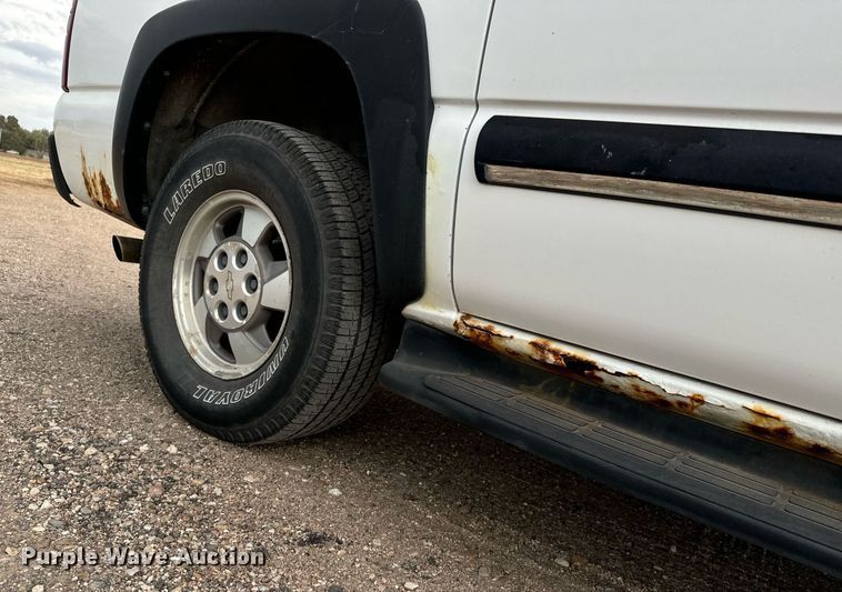 image for item MS9847 2001 Chevrolet  Suburban K1500 SUV