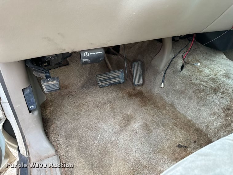 image for item MS9847 2001 Chevrolet  Suburban K1500 SUV