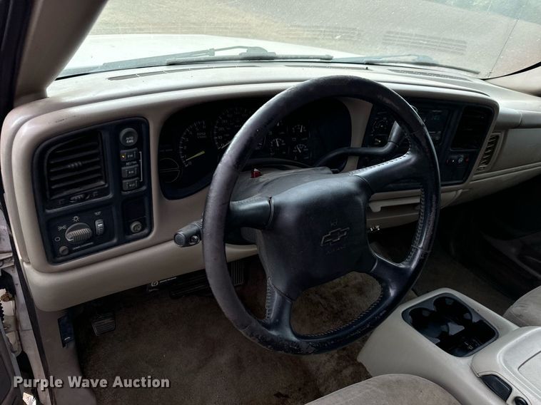 image for item MS9847 2001 Chevrolet  Suburban K1500 SUV