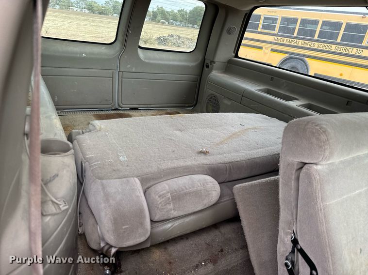 image for item MS9847 2001 Chevrolet  Suburban K1500 SUV