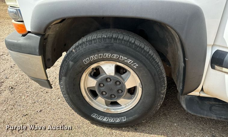 image for item MS9847 2001 Chevrolet  Suburban K1500 SUV