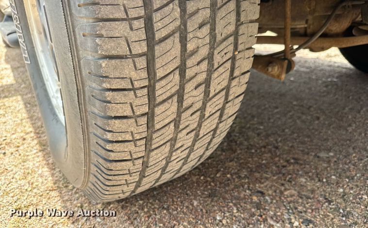 image for item MS9847 2001 Chevrolet  Suburban K1500 SUV