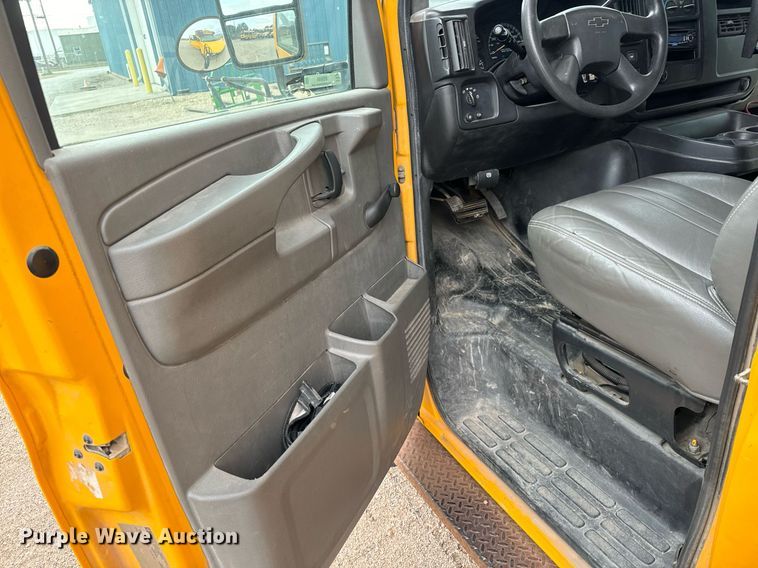 image for item MS9848 2007 Chevrolet Express G3500 school bus